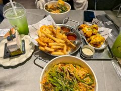-W COLLECTIVE  DESSERT SHOP