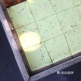 温润香软的身子于唇间悄然溶化