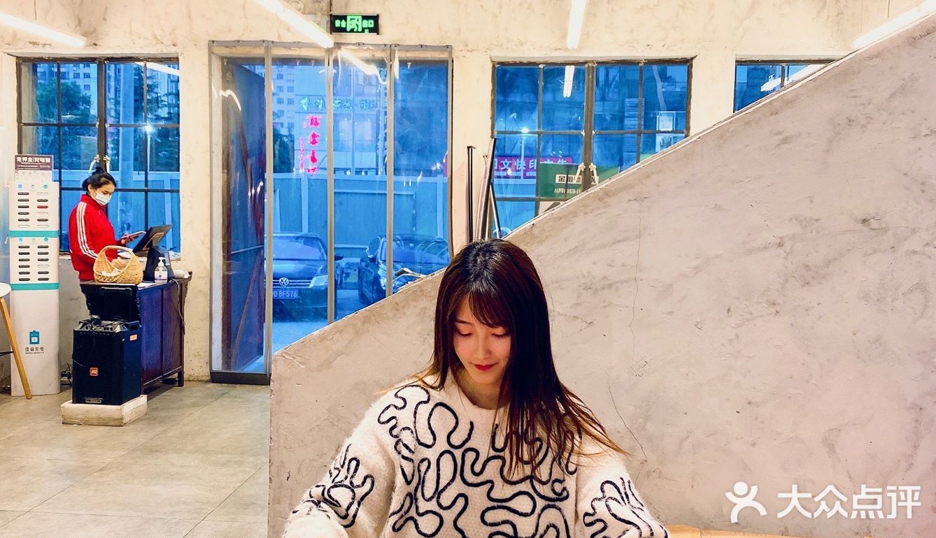 金姐老火锅：爆红明星火锅店来啦