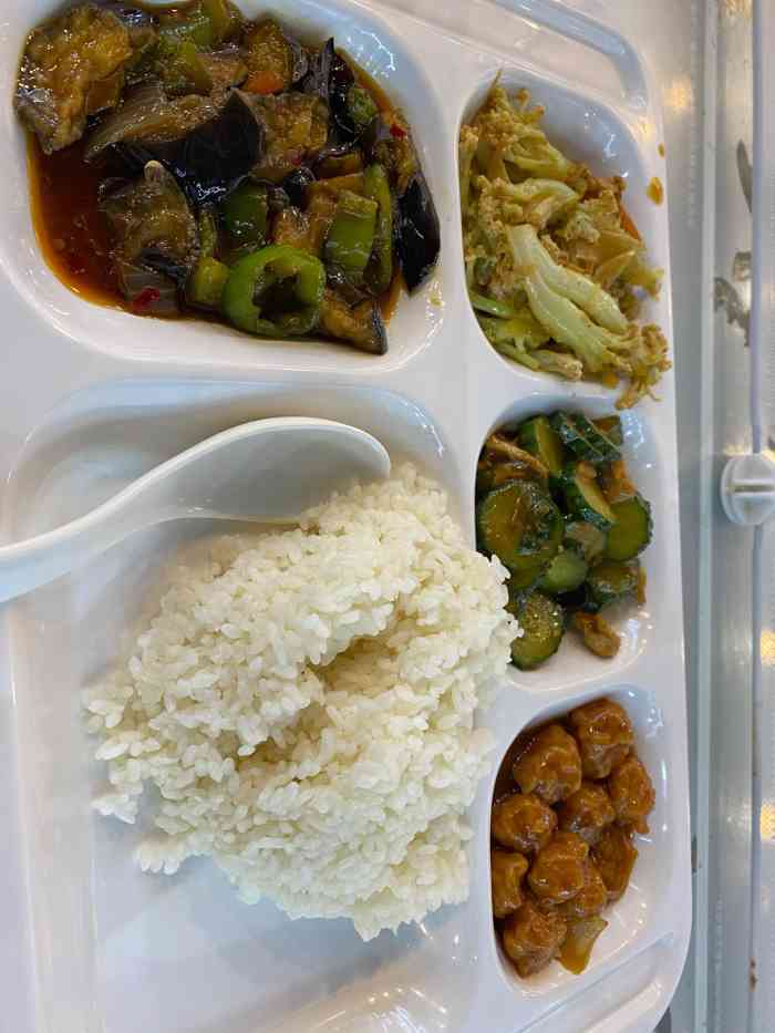 长春中医药大学食堂图片