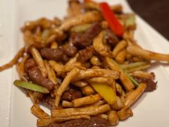 牛肉炒白头菇-北海银滩皇冠假日酒店-德丰楼中餐厅