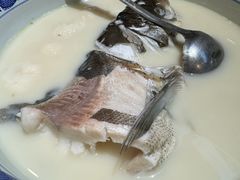 巨碗鱼头汤-南京金牛湖巨碗鱼头