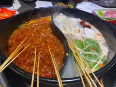 鸳鸯锅-钢管厂五区小郡肝串串香(通锦桥店)