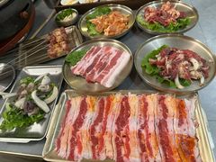 -围炉肉舍•炭烤活鳗•丹东海鲜烤肉(步行街店)