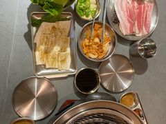 -围炉肉舍•炭烤活鳗•丹东海鲜烤肉(步行街店)