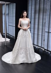 点击看大图 -Renee芮亦婚纱