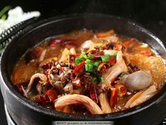 石锅藏鸡-九眼石演艺藏餐石锅