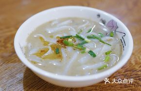 Clam and Rice Noodle Soup
