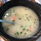 店面并不是很大,但还整洁干净