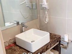 -柏曼酒店(合肥国购广场三里庵地铁店)