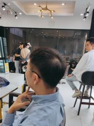 -艾米莉 烫染沙龙