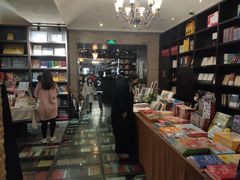 -钟书阁(松江泰晤士小镇店)