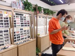-视野联行眼镜·蔡司授权店(长白万象汇店)