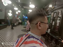 -海文先生国潮烫染男士理发馆