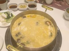 -洪氏嗨捞·广东猪肚鸡·椰子鸡火锅(西咸万象城店)