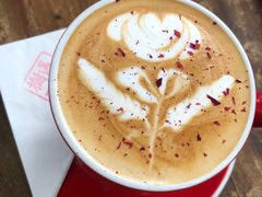 玫瑰拿铁-樹下遇见树·咖啡