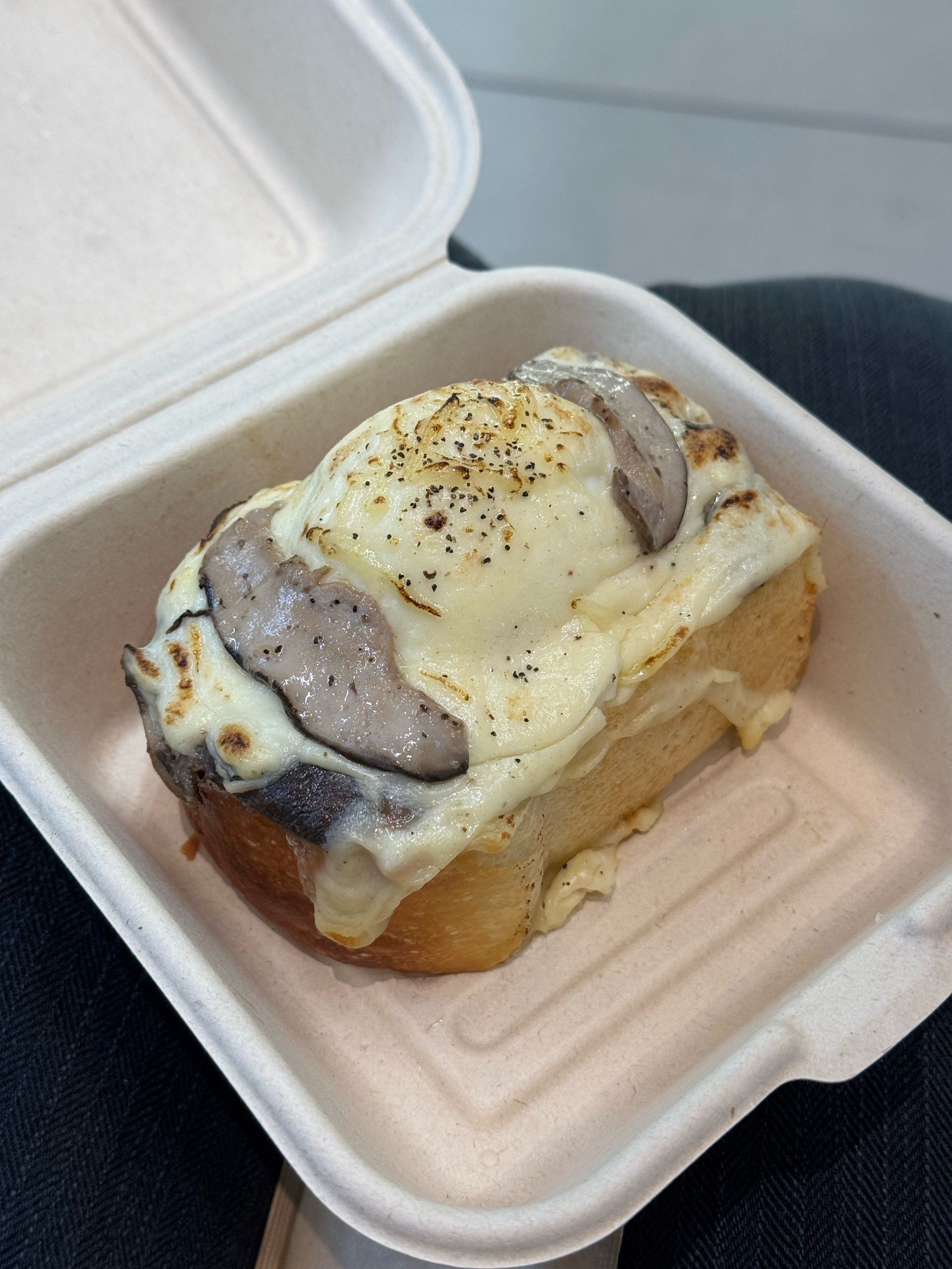 日出如意点档的奶油蘑菇温泉蛋厚吐司好吃