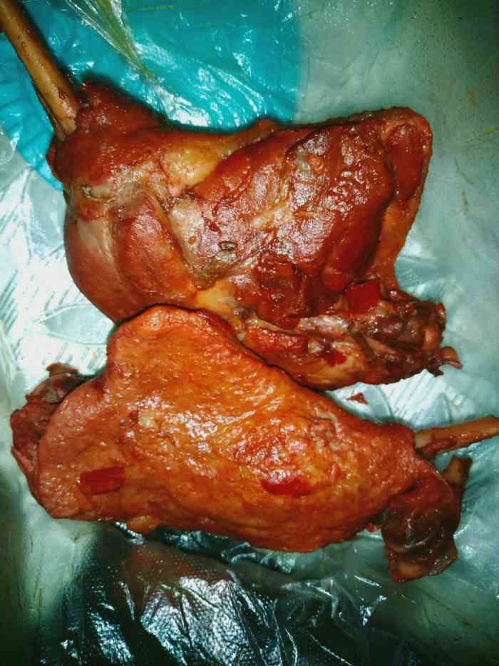 打分 啃啃鸭腿还不错,鸭腿10元2个,鸭心10元6串,价格比较实惠,味道不