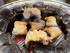 -围炉肉舍•炭烤活鳗•丹东海鲜烤肉(步行街店)