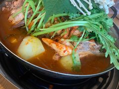 土豆排骨火锅-喇喇排骨火锅·传统韩式脊骨汤(望京西园总店)