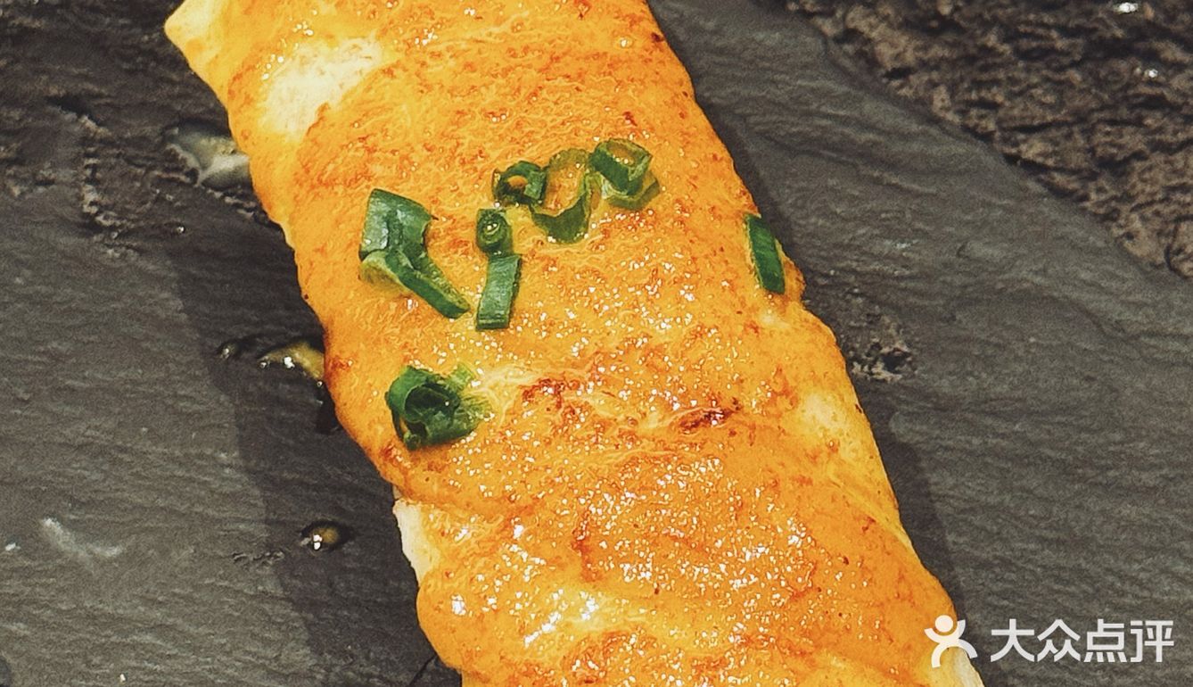 咬一口的寿司幸福