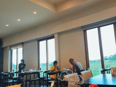 -Chom Cafe and Restaurant
