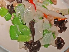 -东口码头·烧鸽子·鱼头泡饼·地方菜(金鹰悦城店)