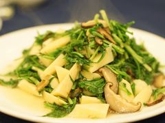 荠菜香菇炒冬笋-老吉士酒家(天平路店)
