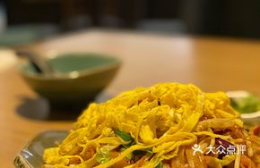Stir-Fried Rice Noodles with Egg and Vegetables