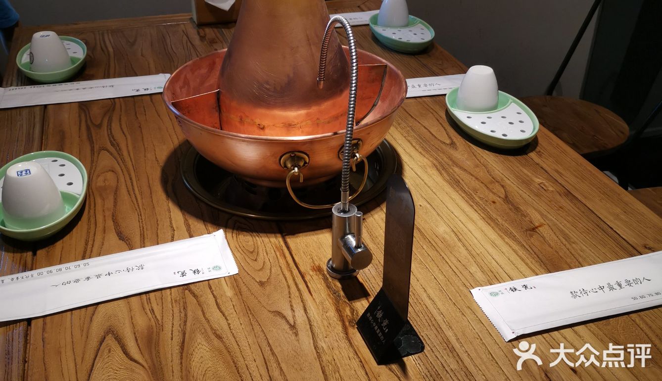 麻椒鸳鸯锅，味道超级赞，还点了几串羊肉串，肉块非常大