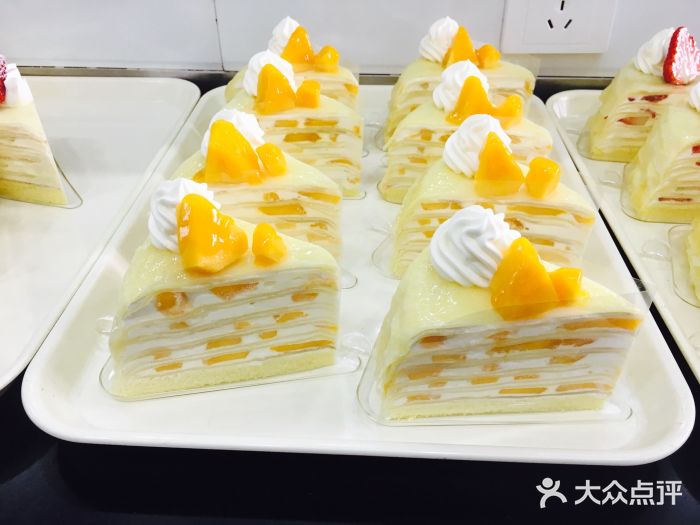 优格香提,草莓千层,芒果千层都很好,真正的动物奶油做的,环境挺好