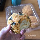 一口就爱上了肉松小贝的海苔味跟蟹黄味… 一个5元