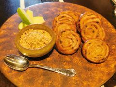 榛果焦糖鹅肝酱拌葱油饼-杭州西子湖四季酒店·金沙厅