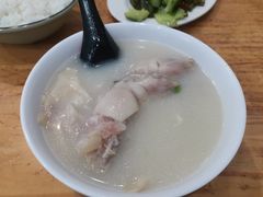 -雷祖芳老妈蹄花店