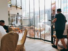 -茅屋大酒店