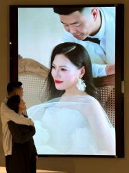 -乐派诗婚纱摄影