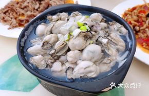 Clam Pot in Clay Pot
