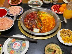 番茄鸳鸯锅-沸炉重庆老火锅(军事博物馆店)