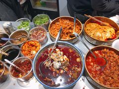 -爆炸头阿姨小四川正宗川味小吃(无任何分店)