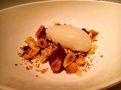 白巧克力配酸奶油百香果冰霜-AZUR聚(香格里拉饭店)