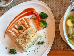 -Chom Cafe and Restaurant