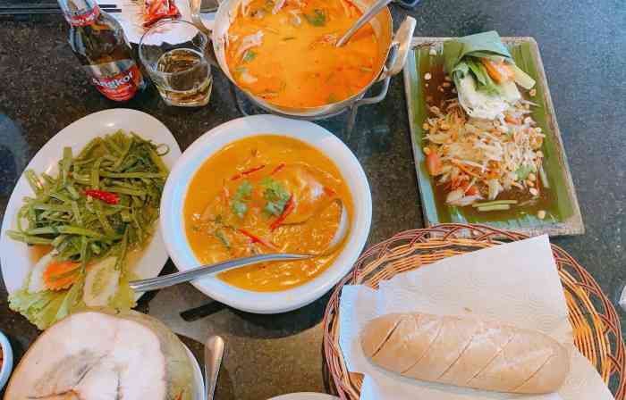 妈妈泰菜馆"环境,菜品都不错,装修非常有特色,一看也.