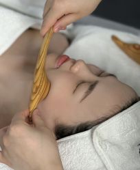 -悦瑢港湾科技美肤芳疗美容