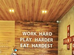 -Chom Cafe and Restaurant