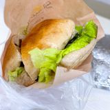 贝果要了肉桂的。感觉美团外卖比堂食便宜啊