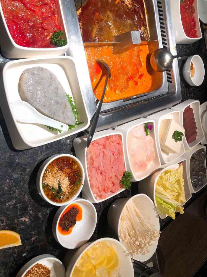 海底捞火锅(东门町店)-"晚上逛完木渎严家花园,有点饿了就来吃的这.