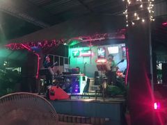 -Green Tree Rest. & Pub