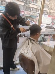 -一東造型烫发染发