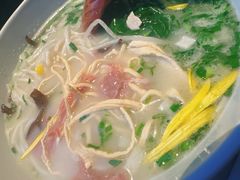 过桥米线-SHAN山(前滩太古里店)