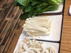 -陆记牛庄·碳锅龙虾烧烤(爱上花园店)